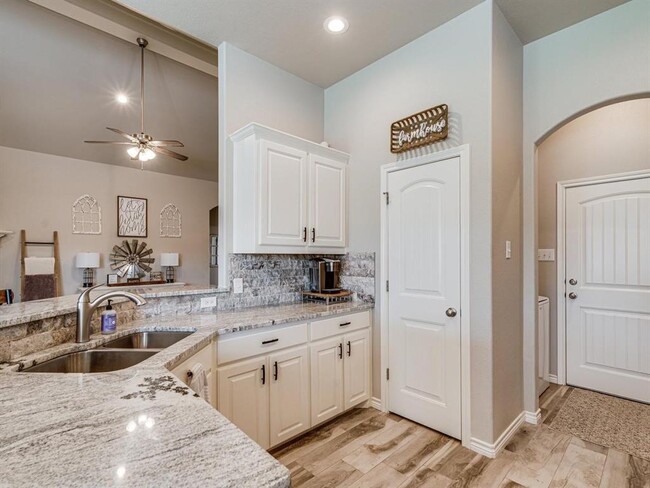 Building Photo - 3308 White Horse Dr
