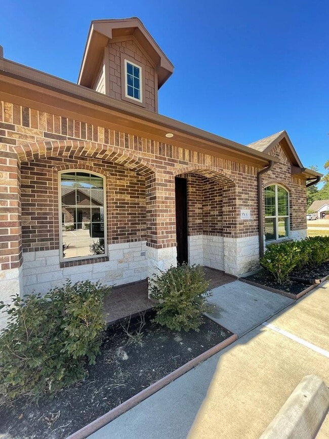 Building Photo - 2588 Appian Way