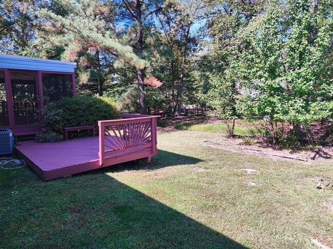 Building Photo - Inviting Townhome in Sterling with Spaciou...