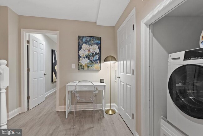 Building Photo - 2219 E Chase St