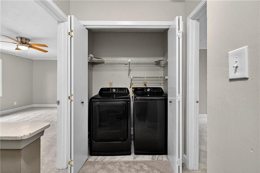 Building Photo - 679 Anderson Walk