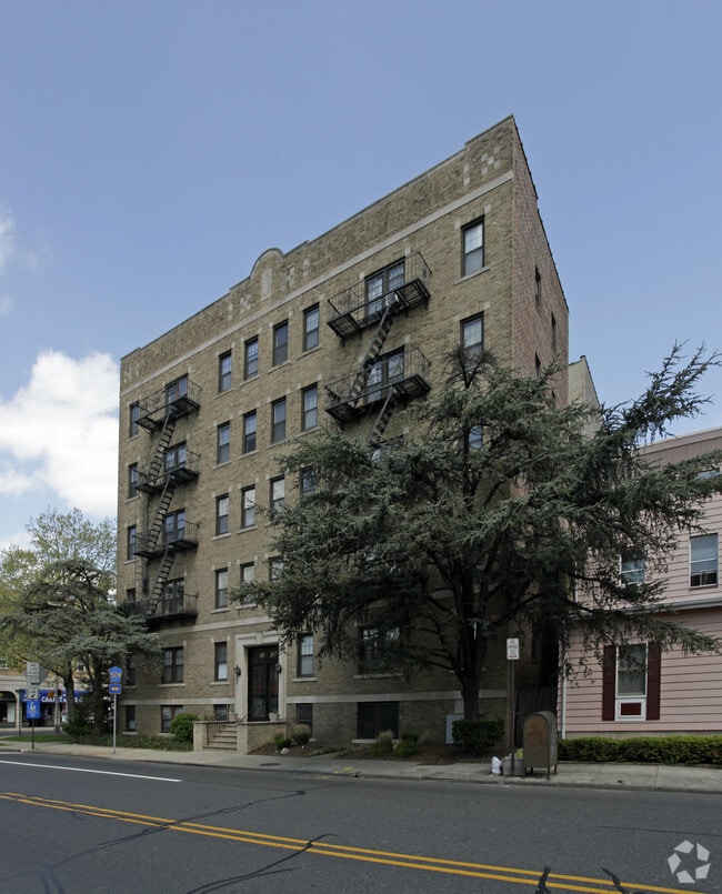 347 Belleville Avenue - 347 Belleville Ave