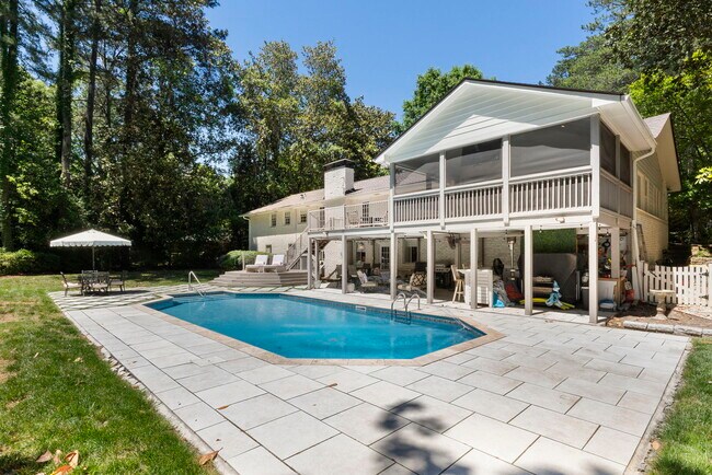 Building Photo - 4470 Chatworth Ct NE