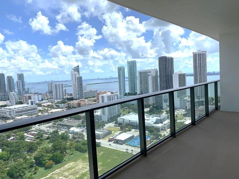 Building Photo - 1600 NE 1st Ave