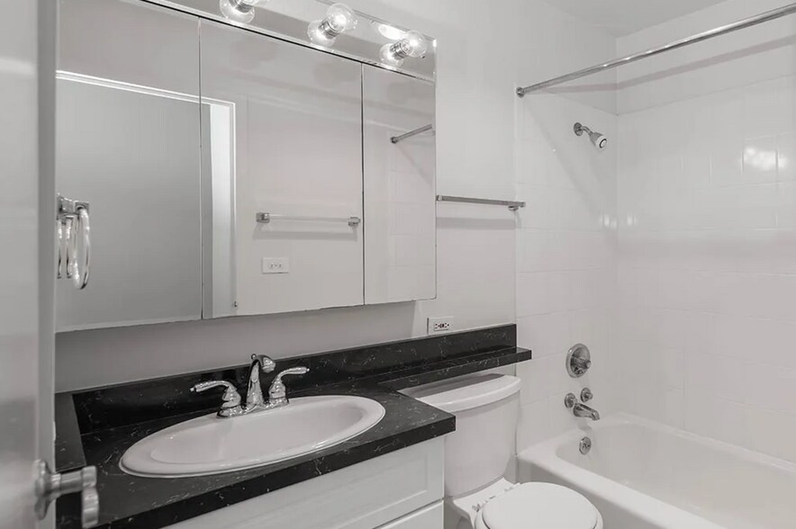 Building Photo - 70 E Scott St