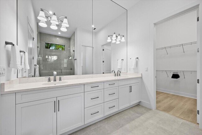 Building Photo - 13621 Le Christine Dr