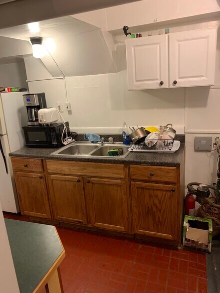 Kitchen - 715 Lawrence St