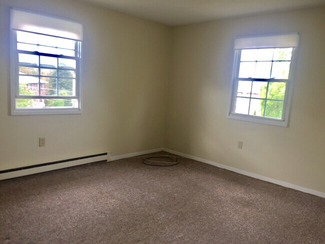 Building Photo - 28 Dinan Dr