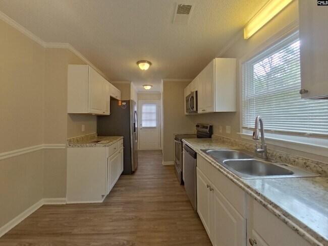 Building Photo - 208 Dutch Dr