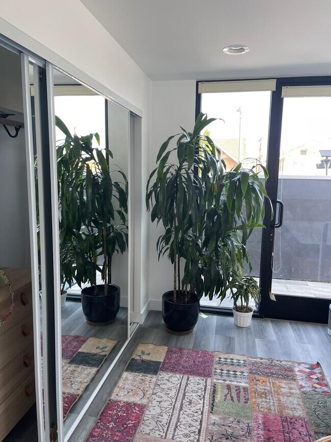 Building Photo - 1245 Crenshaw Blvd