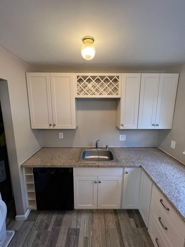 Building Photo - Cute East Denver Bungalow