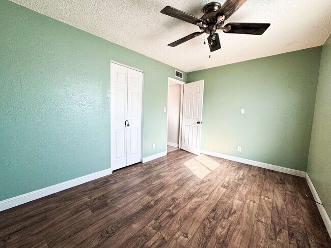 Building Photo - "Spacious 4-Bedroom, 2-Bathroom in Yuma!"