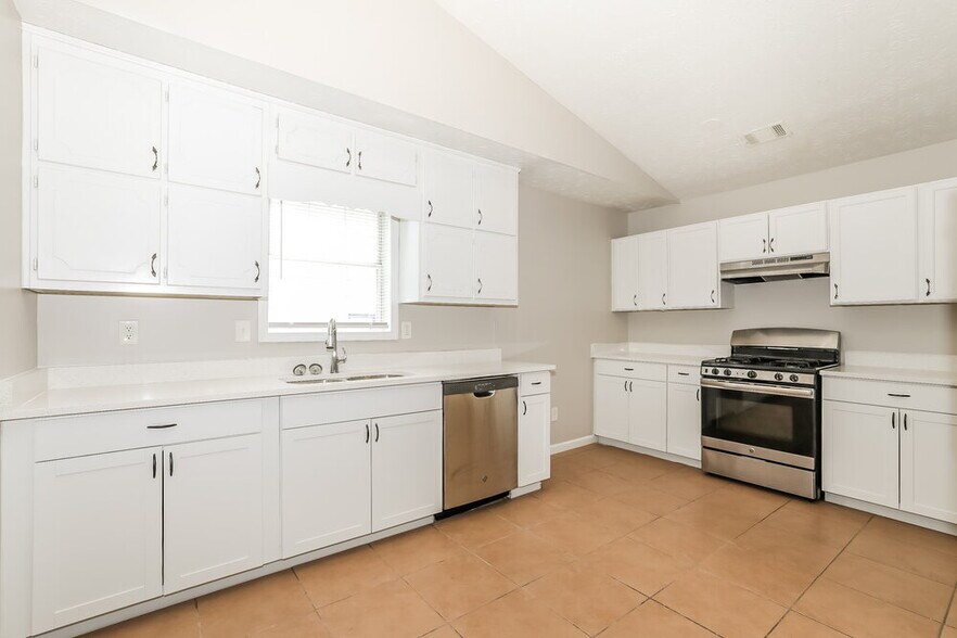 Building Photo - 5712 Mistyview Dr