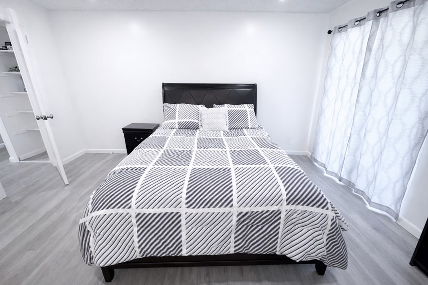 Building Photo - 1464 41st Ave