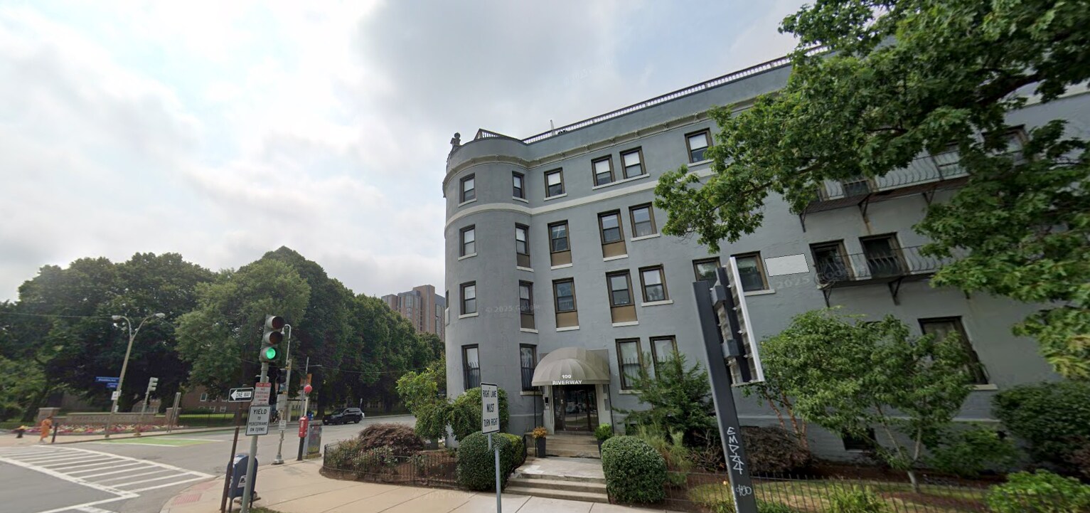 Building Photo - 100 Riverway
