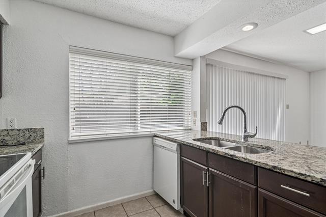 Building Photo - 1302 Summerwood Ln