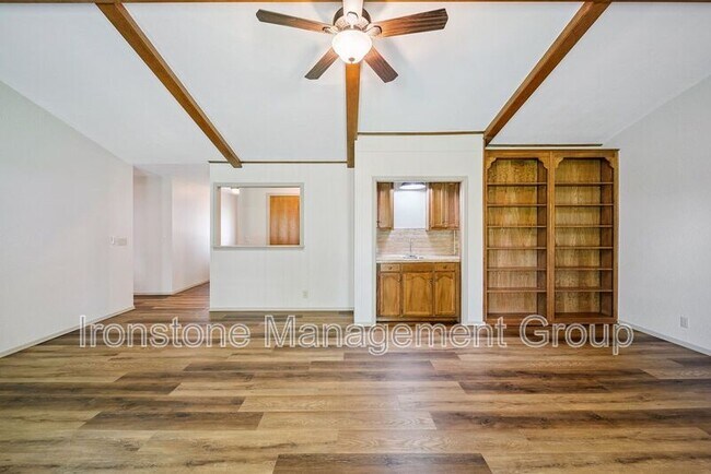 Building Photo - 8405 S Kalanchoe Ave