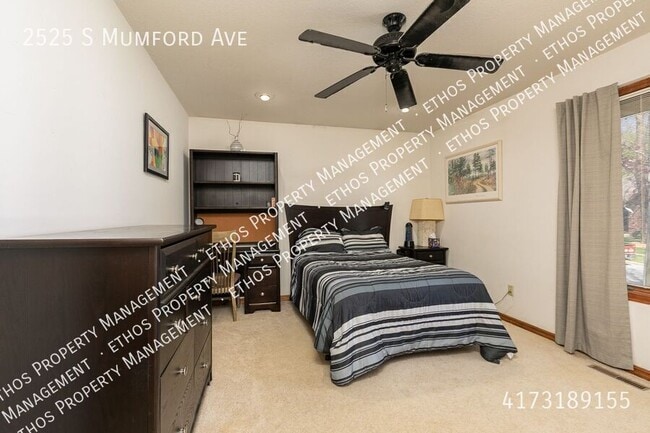 Building Photo - 2525 S Mumford Ave