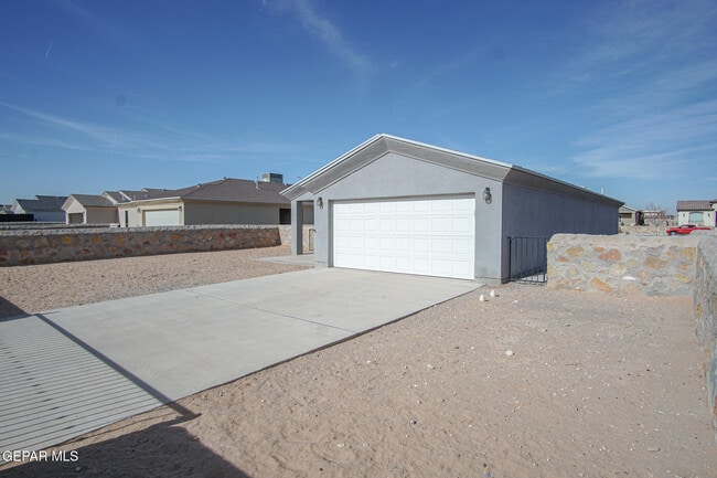 Building Photo - 14740 Charles Foster Ave