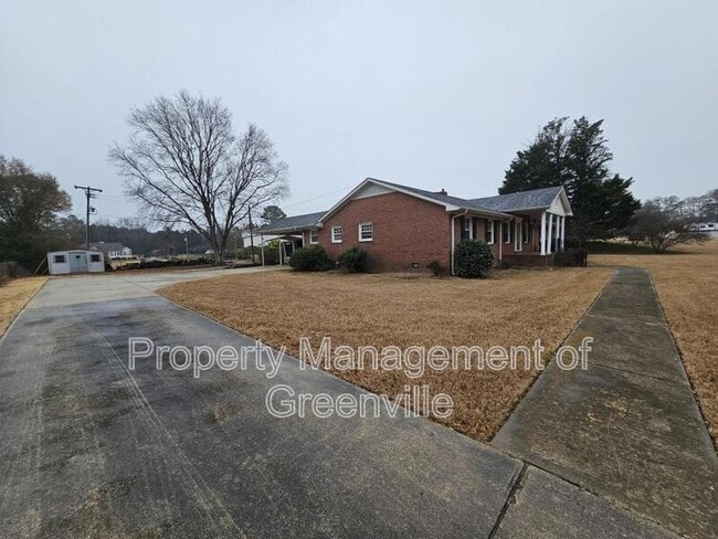 Building Photo - 104 S Orchard Dr