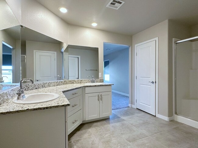 Building Photo - 4bd/2.5bath Single Family Home