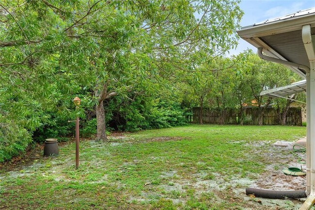Building Photo - 2041 SE Floresta Dr