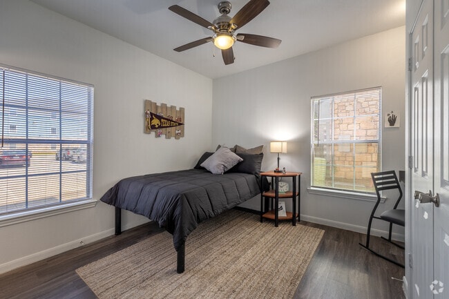 3BR, 3BA - 1,182SF - 1st Bedroom - Villagio