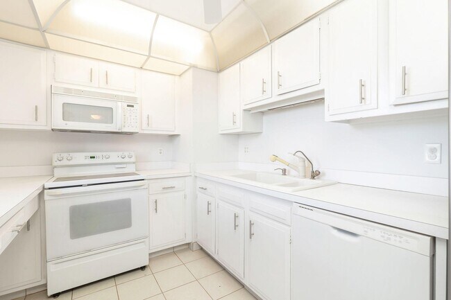 Building Photo - 5200 N Flagler Dr