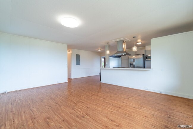 Building Photo - Rarely Available 3BA/2BA/2 Pkg SF in Aiea ...