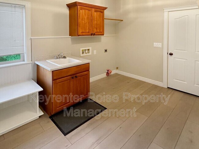 Building Photo - 538 E Halpin Dr