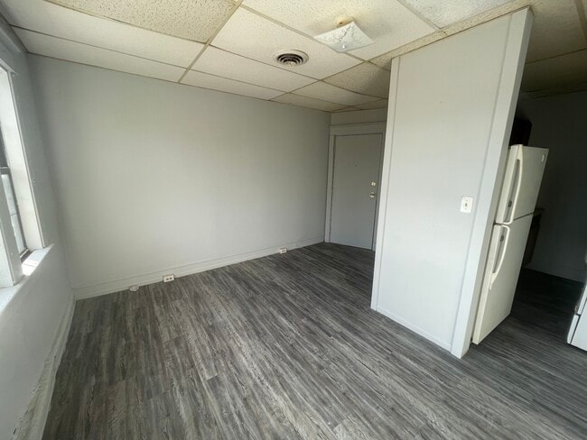 Building Photo - 425-3D Vermilion-N