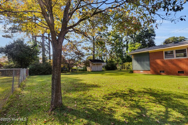 Building Photo - 2307 Woodland Ave