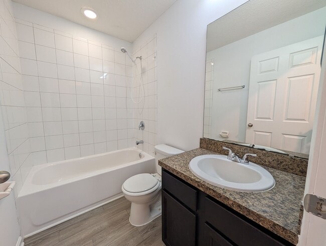 Building Photo - NOW AVAILABLE - 3/2 Duplex on this 18 mo Lease - Conveniently located off Lewis Speedway near St ...