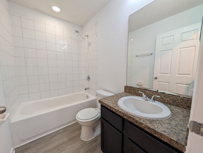 Building Photo - NOW AVAILABLE - 3/2 Duplex on this 24 mo Lease - Conveniently located off Lewis Speedway near St ...