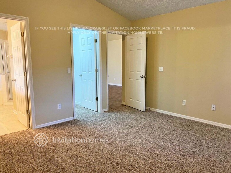 Building Photo - 10500 Petaloma Dr