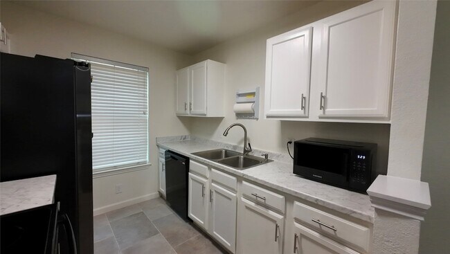Building Photo - 1404 Woodfern Dr