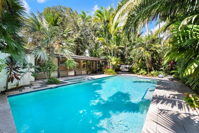 Building Photo - 1107 NE 118th St