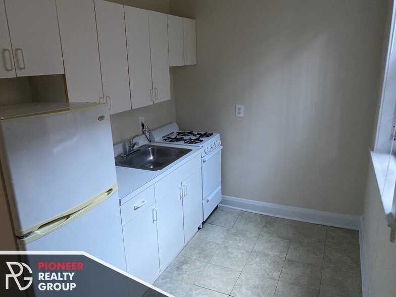 Building Photo - 2867 N Clark St