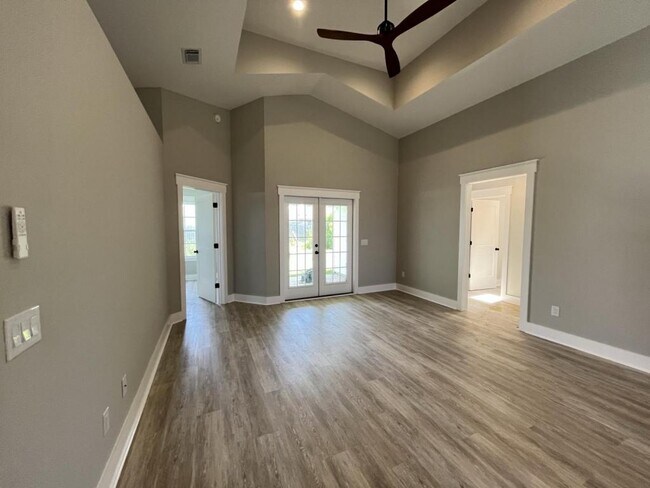 Building Photo - 4840 McCall Ln