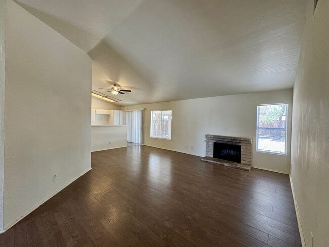 Building Photo - 10624 Palmyra St