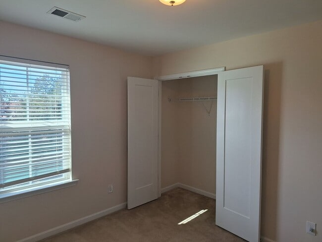 Building Photo - Superb Home Located in the Catawba Hills Neighborhood!