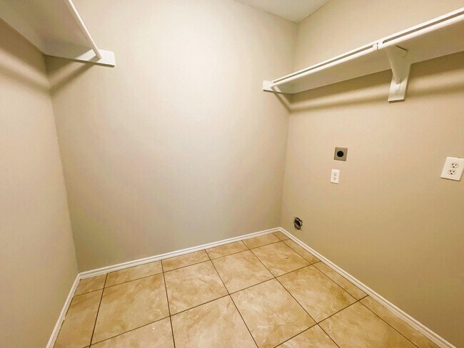 Building Photo - 436 Mystic Glen Loop