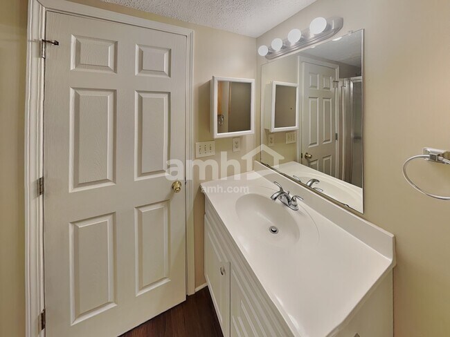 Building Photo - 7901 Chapel Stone Rd