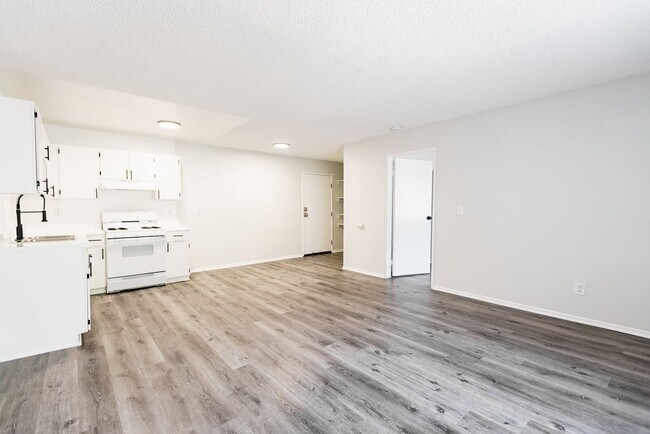 Interior Photo - 226 South Serrano