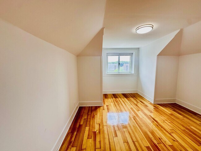 Building Photo - 25 Hillview Ave