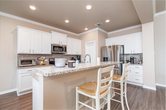 Building Photo - 10207 Six Shooter Ln