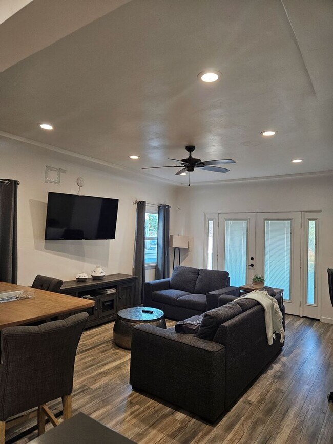 Building Photo - 540 Orange Ave