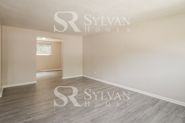Building Photo - Remarkable Value. Unbeatable Location!