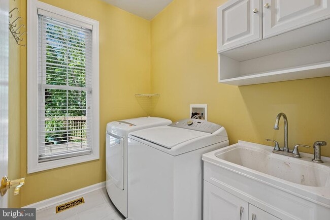Building Photo - 306 Nova Ct