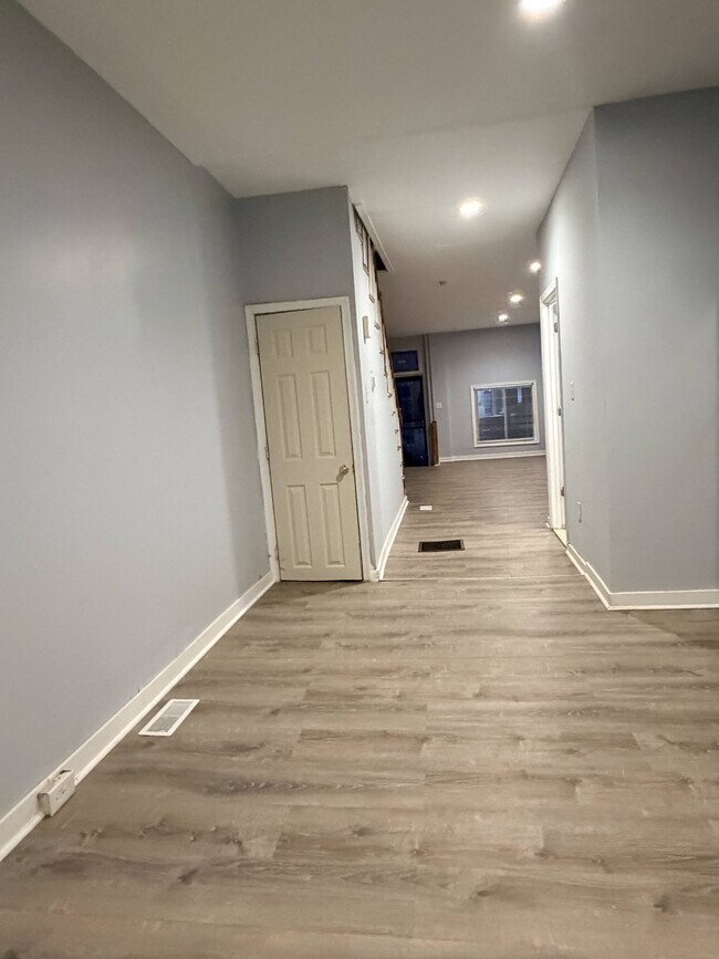 Building Photo - 1617 Darley Ave